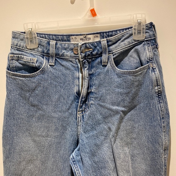 Hollister curvy high rise mom jean acid wash - Picture 2 of 6